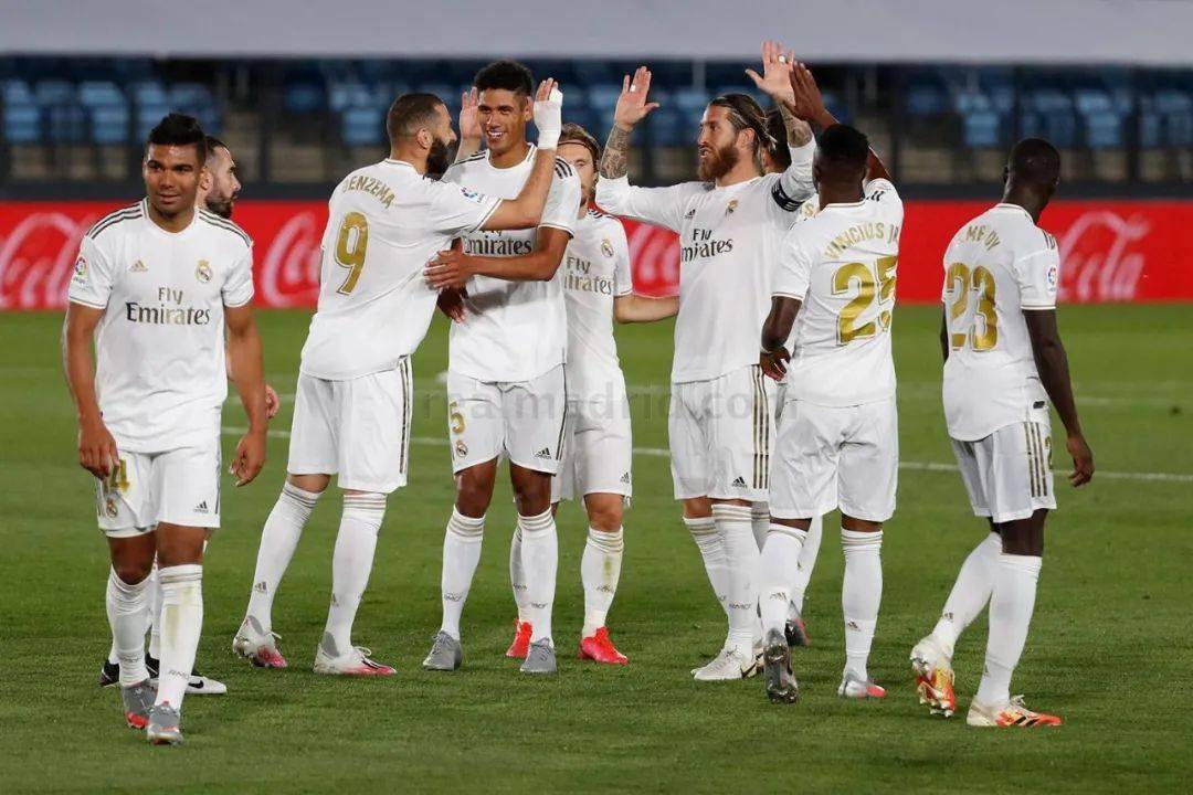 队报：里昂计划1月引进一名中卫，已经联系了切尔西的迪萨西