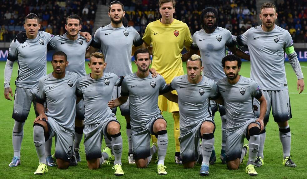 射门时致弗朗西斯重伤，田中碧被换下后立即找到加纳主帅道歉