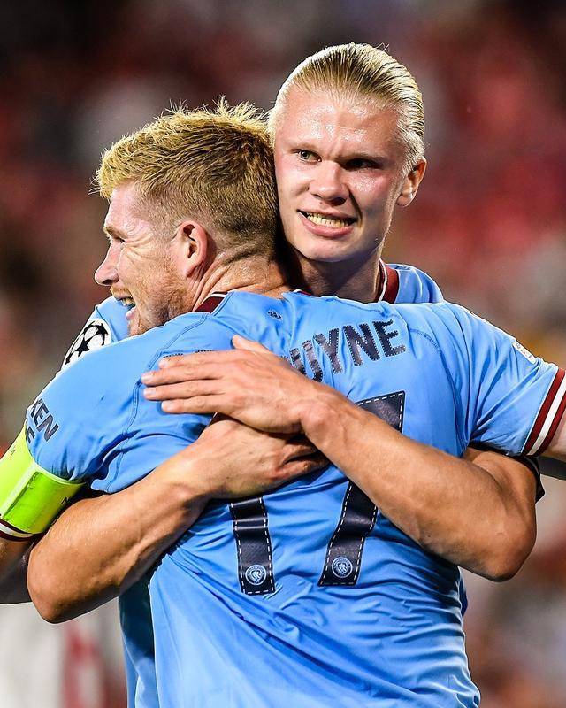 世体：奥尔莫左肩脱臼恢复良好，预计伤缺一个月