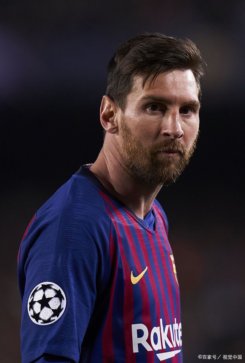 波兰媒体：莱万妻子经常分享跳交际舞的视频，引发了夫妻争吵