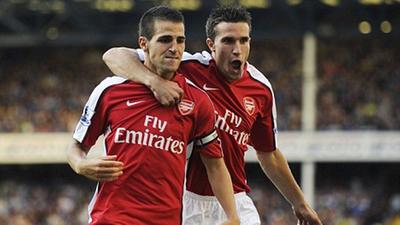 欧冠决赛用球谍照：包含白+深紫，灵感来自举办城市布达佩斯