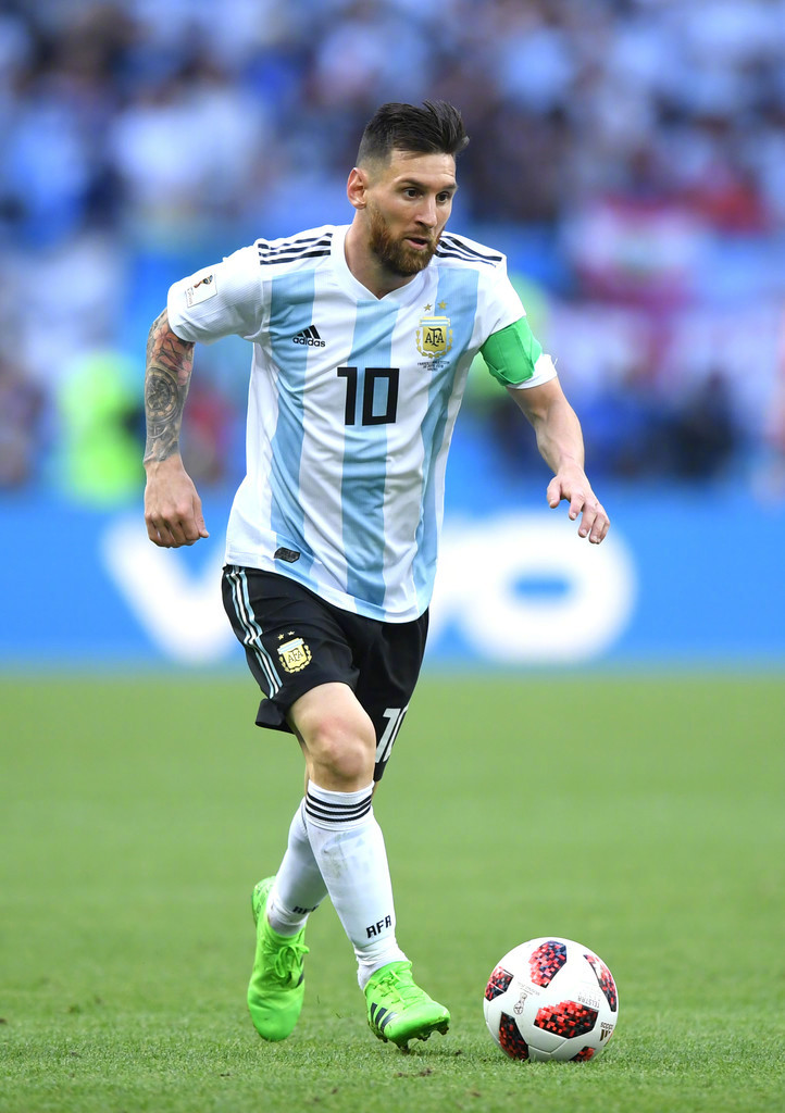 足球历史十大传奇球星（足坛史上十大传奇巨星）