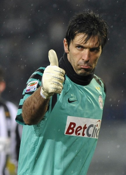 杰伦·约翰逊背靠背拿下三双，成为老鹰队史第二人